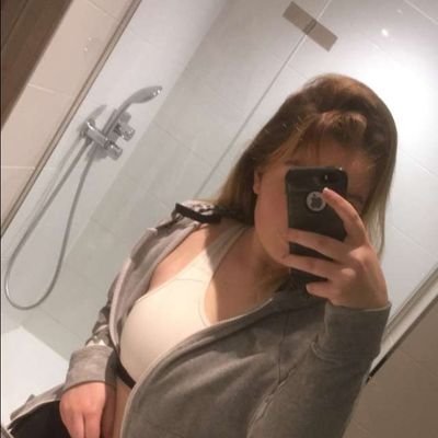 Bienvenue sur mon Compte Officiel Hannah Maline , Fan de @Enjoyphoenix ,je suis une fille lesbienne et fière de l'être 🏳️🌈🏳️🌈; j'ai 17 ans ;