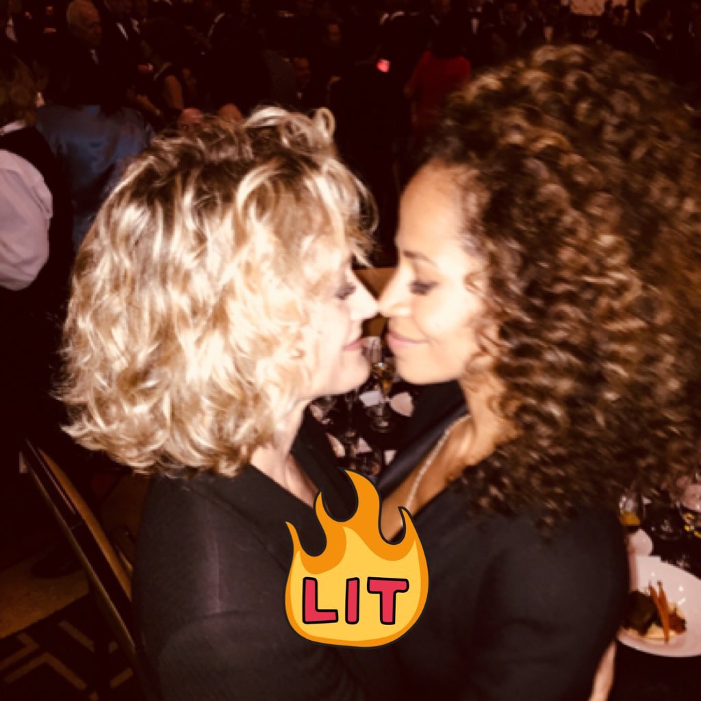 WhereAreTheMoms's profile picture. 