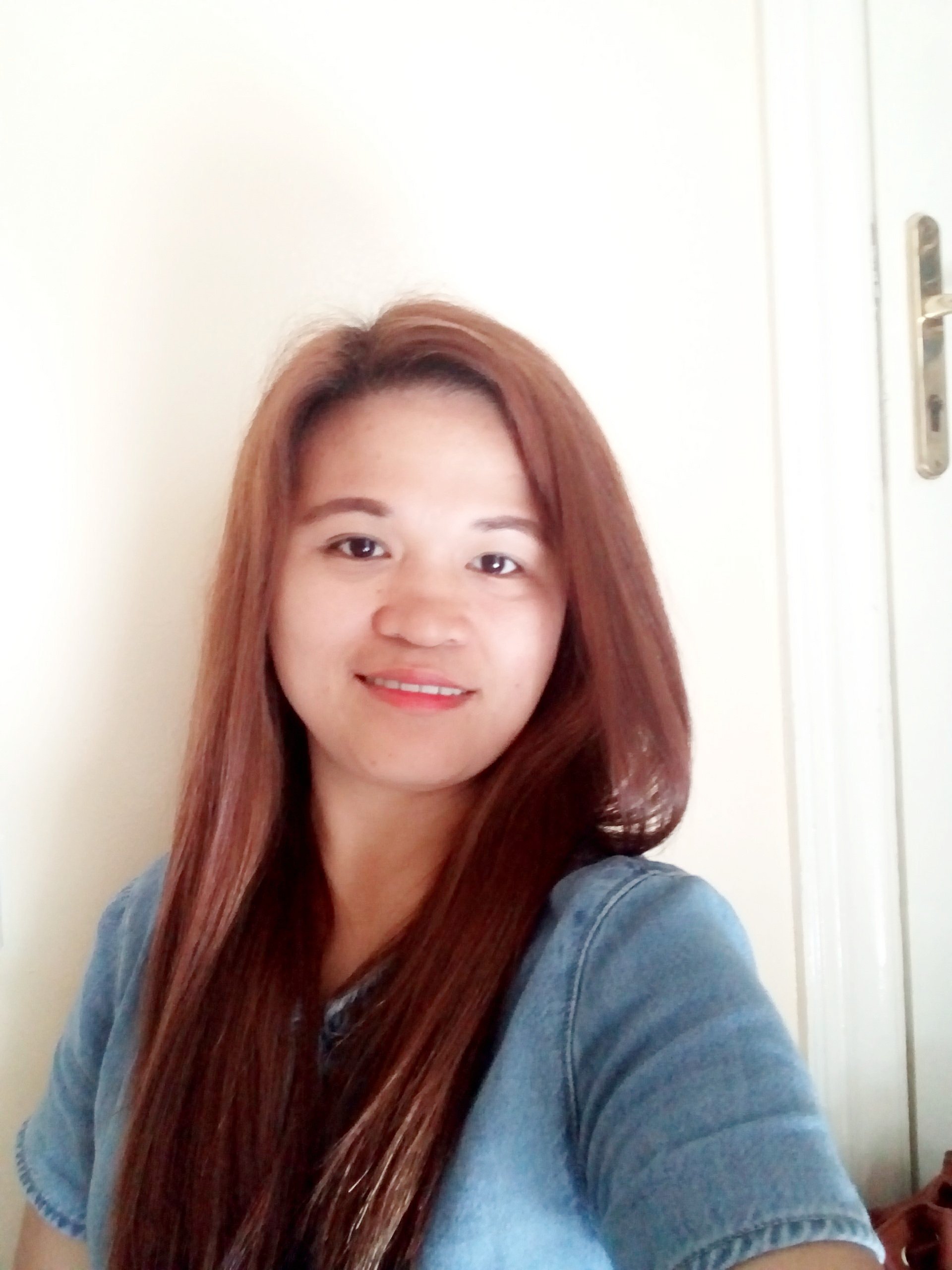 lizaescala's profile picture. Simple