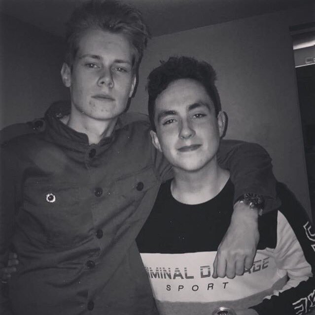 Jack_Jordan_'s profile picture. shout out to those who still plug in and play 🎸