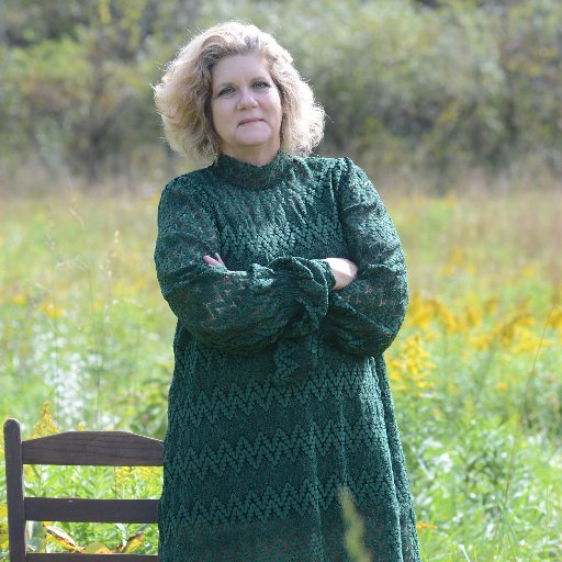 Empty nester. Owner of Woodland Haven (homestay rental space) and PHX Consulting. Avid gardener. Lover of books (real ones), dogs, & music.