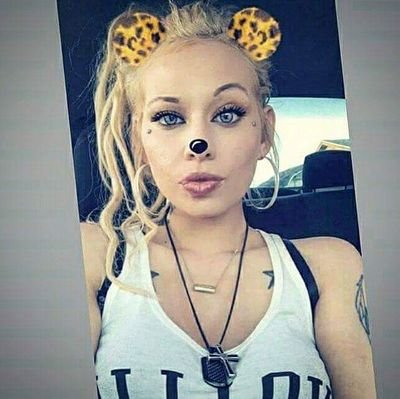 Andrea82832149's profile picture. Be groovy or leave