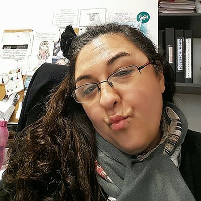 twitter oficial de vivi.
Geminiana hasta la mèdula...dispersa, siempre en el aire...mutable, me mata la rutina...libre como el viento...♊