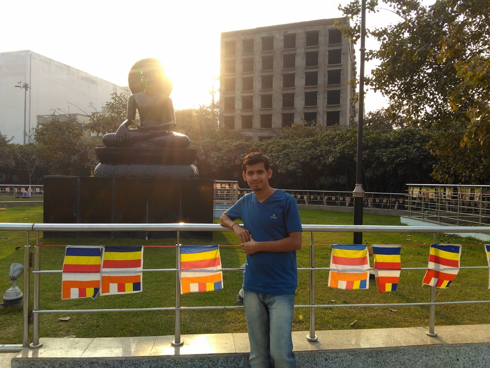 TheSahilJha's profile picture. Do something good for others. ☺