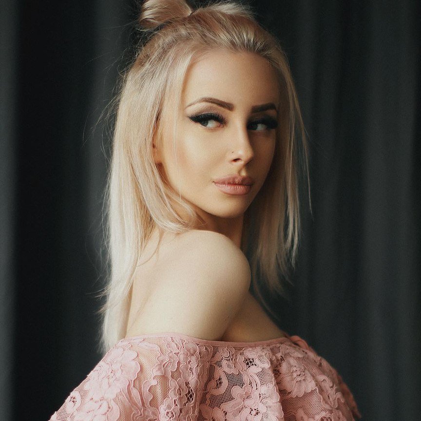 LolaBerikova's profile picture. 