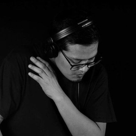 Iván Díaz, dj y productor de Techno. Nombrado el TECHNO KING por su poderas fusión de bajos oscuros y melodías bailables.