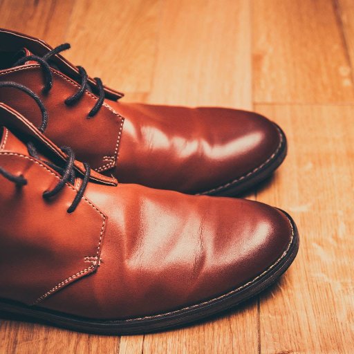 Leather_today's profile picture. Le renouveau de l'artisanat passe par le cuir ! #artisanat #craft #craftsmanship #luxe #leather #emlyon #earlymakers Comment la filière évolue t’elle ?