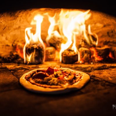 Woodfired, sourdough pizza to the people. Hire us for your event or catch us at a market, music festival or kerbside near you soon