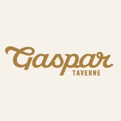 Restaurant dans le Vieux-Montréal, la Taverne Gaspar offre une bouffe réconfortante, des bières locales et des spiritueux dans le cadre classique d’une taverne.