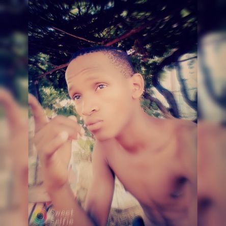 Ain't living to impress err'body but ME & FAM. Fan of @Ambitiouz_Ent & @ATM_RSA