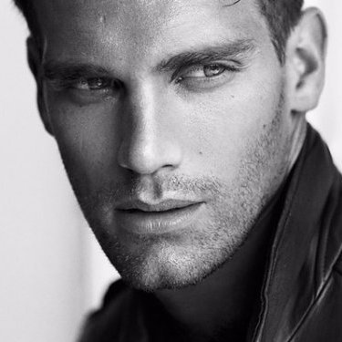 Aron41152907's profile picture. L