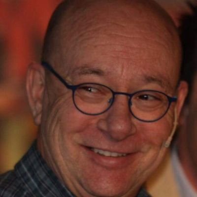 Tekstschrijver, communicatieadviseur en voormalig leraar BO. E-bike. Kritisch. Kanoslalomvolger. Sportliefhebber. Helmond & Sevilla.