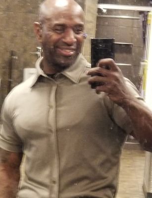 Up-and-coming Producer, Director, Actor, Screenwriter. Movies by truckload. Self Made/God's help. Network. Slate Deals?
SEE IG @gwilliamsgee