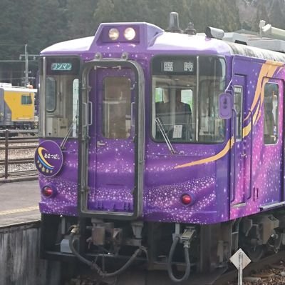 岡山県北生まれ、兵庫県西部在住の亀太郎です。趣味は鉄道旅行と写真、特技は“乗り換え”。乏しい予算を工夫しながら、これまで国内の鉄道ほぼ全てに乗車。近年は台湾や韓国にも足をのばしています。本業は機械メーカー勤務で平日はドライバーやスパナ等握って納期と格闘しております。ほとんど趣味丸出しの呟きになりますがご勘弁を。