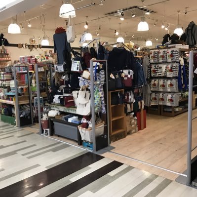 ns_kashihara's profile picture. 遊べる本屋ヴィレッジヴァンガードの姉妹店     大人になっても遊びたいアナタ、子供ができても楽しみたいアナタ是非Newstyle橿原へ👪 ｢open｣am10:00～｢close｣pm9:00。ゆる〜く営業しております。わくわくはココにある！｢☏｣0744-21-7505