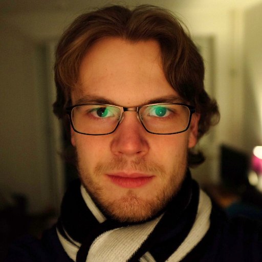 Studiert Informatik · Glaubt an Gott · Bloggt auf https://t.co/ukZIvqQwTz · Schreibt von sich in der dritten Person