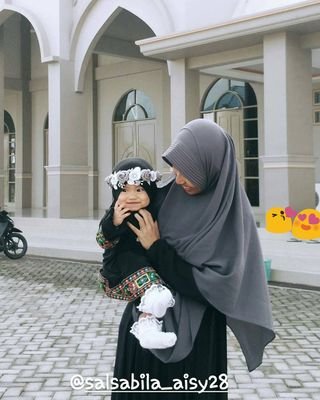 JustiaAndini's profile picture. Masih penikmat senja dan kopi .. sekarang ditmbah senyummu si kecil. .