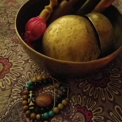 Mike_Rayy's profile picture. Your basic & average wierd human.✌