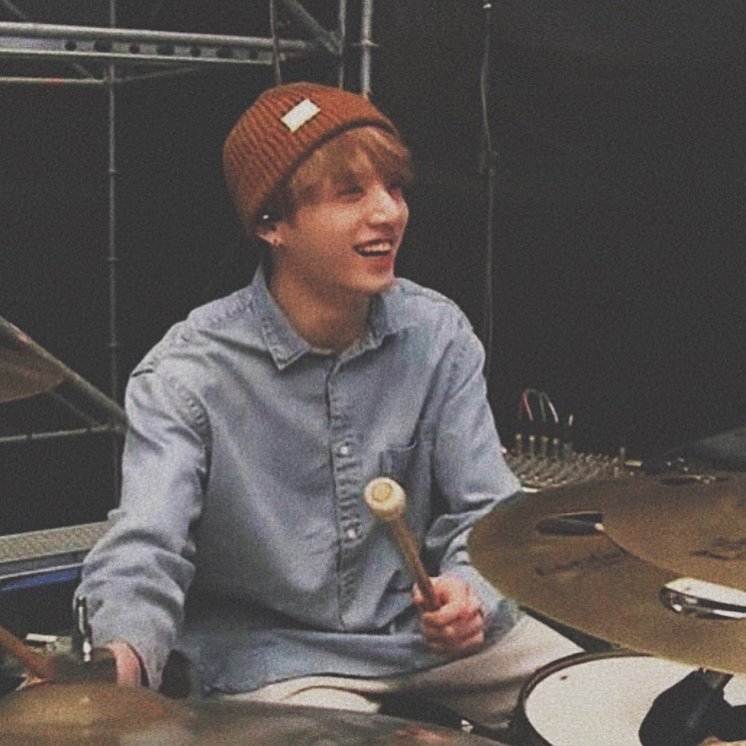 jeonsfeed's profile picture. moonboy luvr 🌌🙋🏻‍♀️