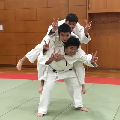 近畿大学医学部柔道部 On Twitter 勧誘日記その 運動の習慣を付けたい 最近体重が 筋肉を付けたい とにかく強くなりたい 護衛術を覚えたい 勉強に支障なく部活に入りたい 縦の繋がりが欲しい 黒帯が欲しい 柔道をしているというステータスが