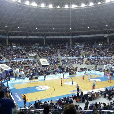 Corazón blanquinegro ◻◼(BCF)⚽ y sangre azulona💙(Sanpa)🏀.Cachondo,guapo, inteligente,sala'o,mmm...una ricura.En Burgos tenemos una morcilla entre las piernas.