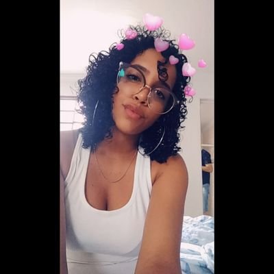 EmanuelaLcia1's profile picture. 🖕