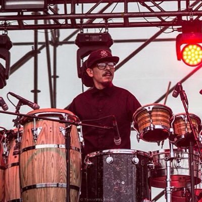 Esclavo del Ritmo. Multipercusionista #tinahuimx @eljonazty #mezcalmx @lacumbanchaof .Drum Tech @plastilinamosh .Café, arroz y tortillas siempre. Kudurista