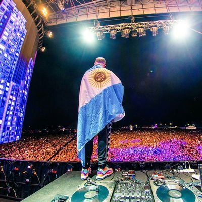 Fans Club official of @DjSnake in Argentina!  William followed me 5/03/2015 & Meet him at Lollapalooza #PardonMyFrench #SnakeArmy 💪❤ #Lolla2018
