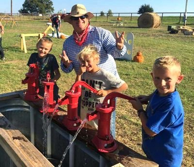 Fun Family Farm that specializes in helping make great memories for folks! Pumpkin Patch in the Fall, event hosting all year long!