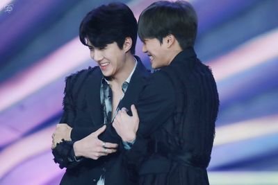 จะตามฟอลคนที่ชิปพี่ไคกับน้องเซฮุนให้ได้ครบ ! เหงาไม่มีอะไรทำแล้ว น้องเซฮุนเลิกงอนพี่ไคได้แล้วลูกแม่ 💕💕💕
