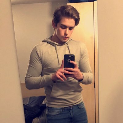 Game design student at Salford University, fitness enthusiast, aspiring graphic designer, QA tester and narrative developer.