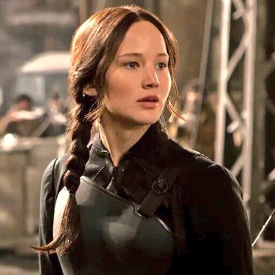 ᒥ ♱ #ʀᴇᴅ ♱ᒧ — ✗ Katniss Everdeen. Girl on Fire. District 12. Competing in the Quarter Quell. Taking down the Capitol.