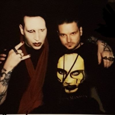 ‡ Marilyn Manson ‡ is my Life..Thanks for the hug Manson *June 2015* it was unbelievable.  *Marilyn Manson retweet me on July 30. 2015* Twiggy follows me* MM