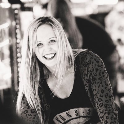 Author of the Dystopian YA series Kill or Cure. Cat lover, tea drinker and creative entrepreneur.