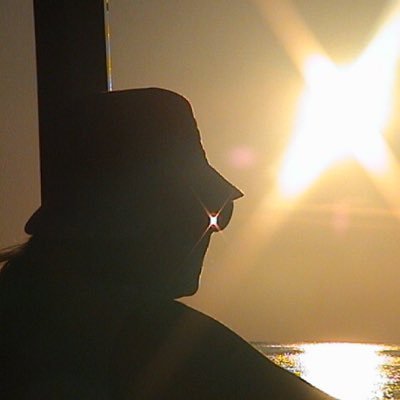 dantes_dantes's profile picture. quando chi dice di volerti bene lascia gli altri liberi di passarti sopra, commette abominio verso il più sacro dei principi... La lealtà.