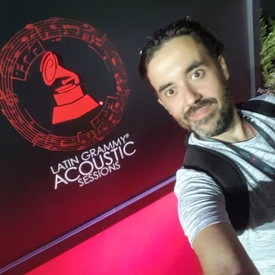 Periodista de música -
también está en Colombia http://signosnoticias.