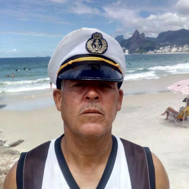 BanguArpoador's profile picture. "Barraqueiro na Praia do Arpoador a 36 anos defendendo meio ambiente, cultura, esporte e associação dos barrequeiros de praia..."