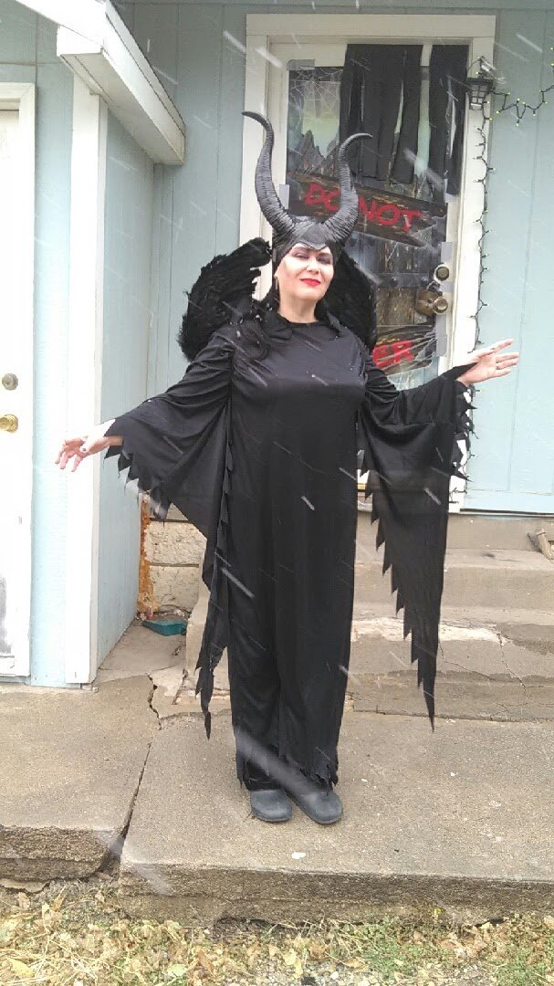 midnightdeity11's profile picture. mother, wife, #witch, #artist, and assistant manager. I love #horror, #paranormal, #sci-fi, #fantasy, #thrillers, #comedy and #action (books, movies&plays).