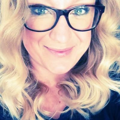 Mom of 2👨👩👧👦
Social Media Marketing📕📷💻
fashion 👠, food 🍕, and fun🏐, brand partner with doTerra 🌿