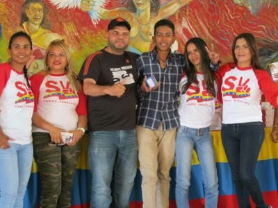 FigueraEnmanuel's profile picture. Estudiante, hombre 100% revolucionario y chavista!!! Y con inmenso afecto por mi patria!!! Con Maduro al frente por un futuro mejor!!!! Perteneciente al MSV FFM