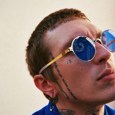 Jordan_23_sn's profile picture. grow up.