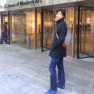 本と映画がなくちゃね。遅読だが本好き。たくさんは見てないけど映画好き。楽器できないけど音楽好き。絵画や写真も好き。つまりは無駄なものが好きなのか?ま、好きなものは好きということで。