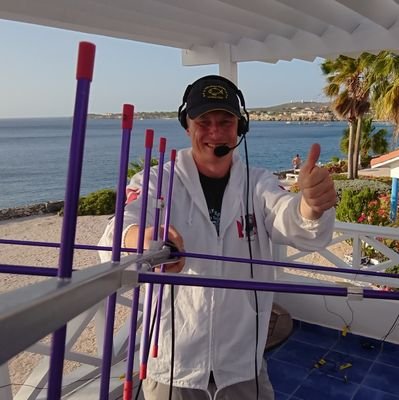 📡🛰️✨
President of @Amsat_hb 🇨🇭
DX from 3A🇲🇨, 9H🇲🇹, EA8🇪🇸 FM🇫🇷, FY🇫🇷, HB0🇱🇮, KP4🇵🇷, PJ2🇨🇼, PJ4🏴‍☠️, W4🇺🇸, W9🇺🇸, VK6🇦🇺, VK8🇦🇺