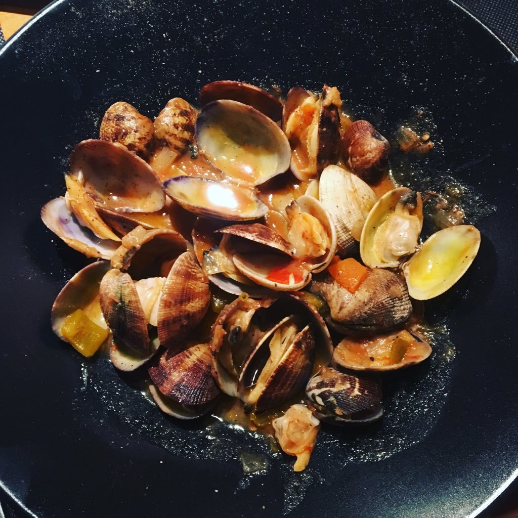 Amante de la buena comida y buenos vinos. 