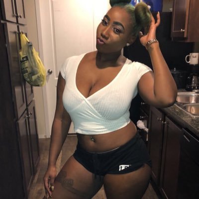 Chicago born & raised, traveling student, freelance model -- bookingkinkyyy@gmail.com