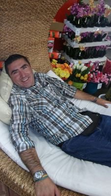 Soy alegre divertido enamorado me gusta salir y a veces de mal genio