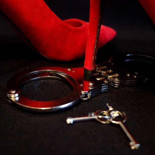 Scrivo di #BDSM senza grandi pretese, stanza delle stupidaggini che leggo in giro. Niente roba romanzata, solo quello che vivo