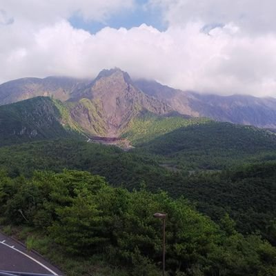 2017年~2019年…立憲支持者
2020年~…無党派
今は無党派でぼちぼちやってます。
趣味に近い感覚で政治界隈を緩く観察してます。
質問箱https://t.co/tr4Pc93xRO