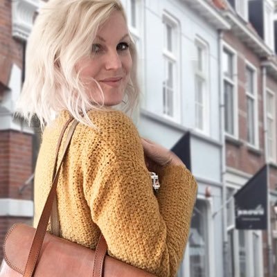 Jolanda blogt over haar webshop met vintage kleding. Verzending binnen 24 uur. Vanaf €50,- GRATIS verzending. Betaal veilig via iDeal. Verzekerd via BuySmart