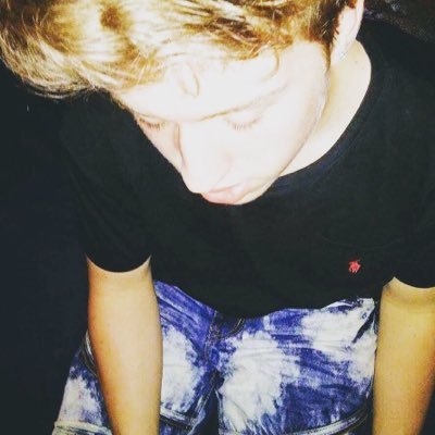 TvEssence's profile picture. This Twitter is for my streaming💥I just started😍💪🏻 so check me out @ EssinceTV